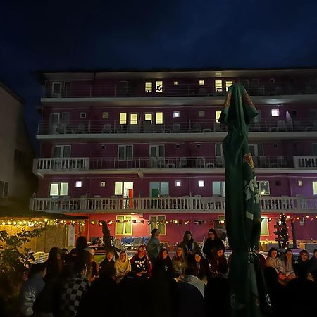 Хостел Casa Barbie Костинешти Экстерьер фото