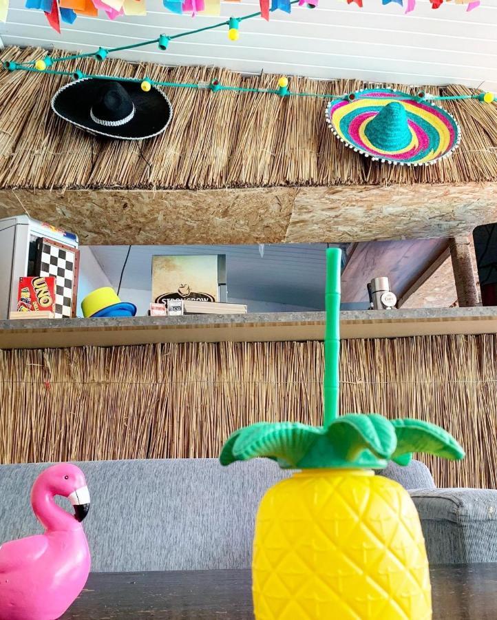 Хостел Casa Barbie Костинешти Экстерьер фото