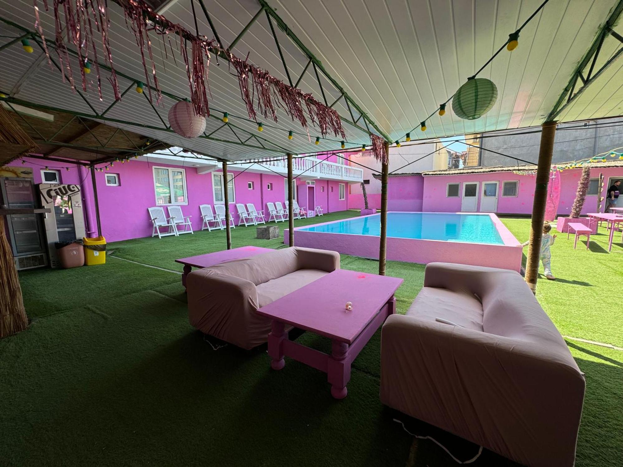 Хостел Casa Barbie Костинешти Экстерьер фото