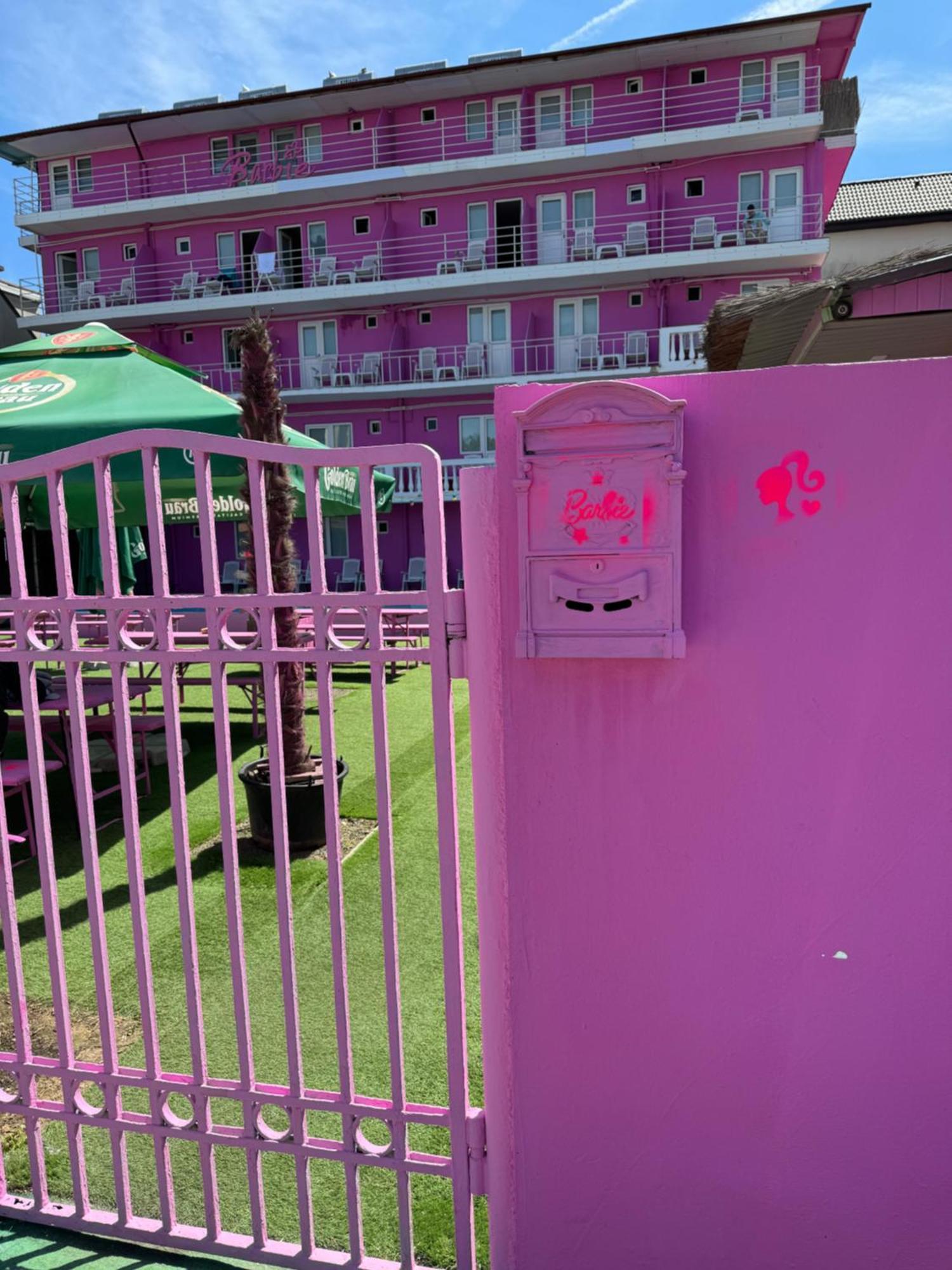 Хостел Casa Barbie Костинешти Экстерьер фото