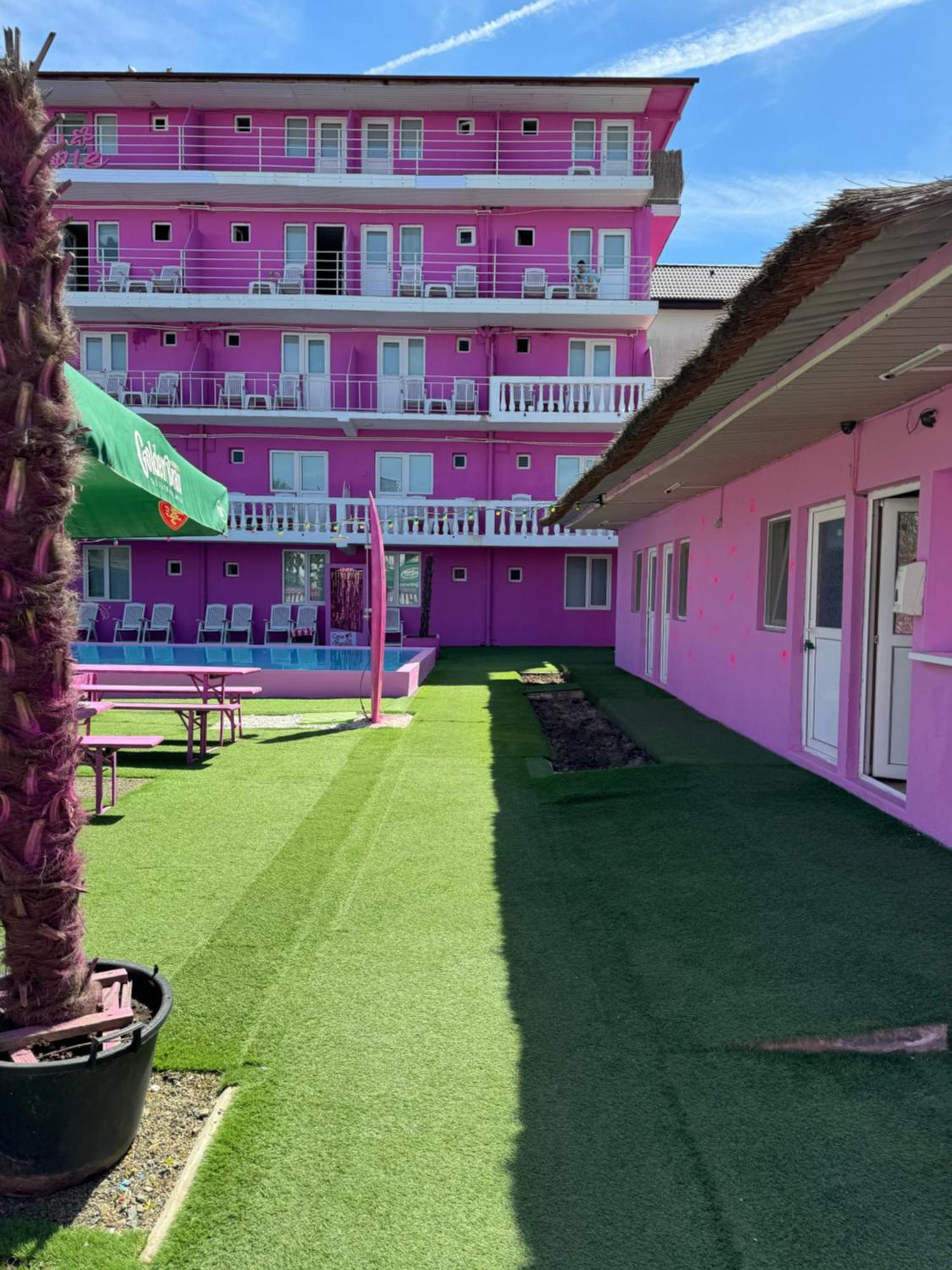 Хостел Casa Barbie Костинешти Экстерьер фото