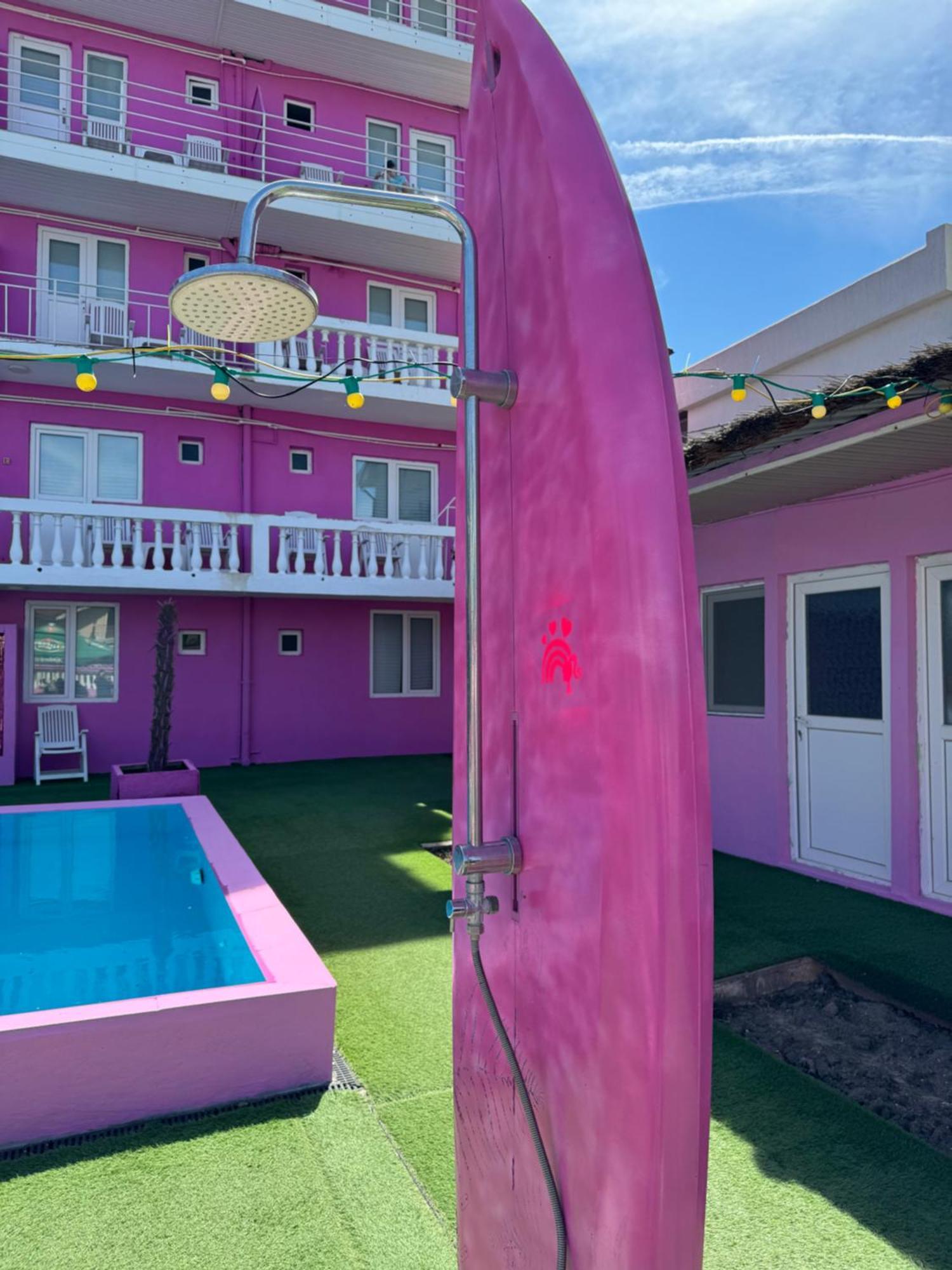 Хостел Casa Barbie Костинешти Экстерьер фото