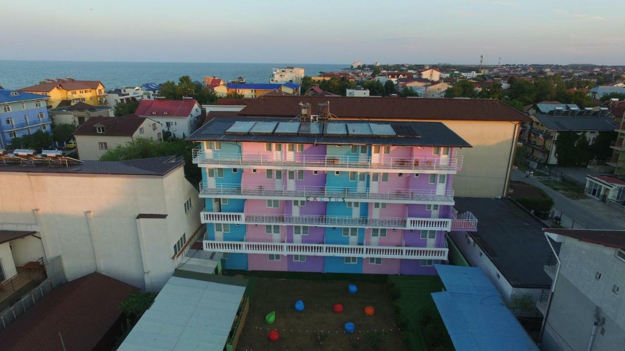 Хостел Casa Barbie Костинешти Экстерьер фото